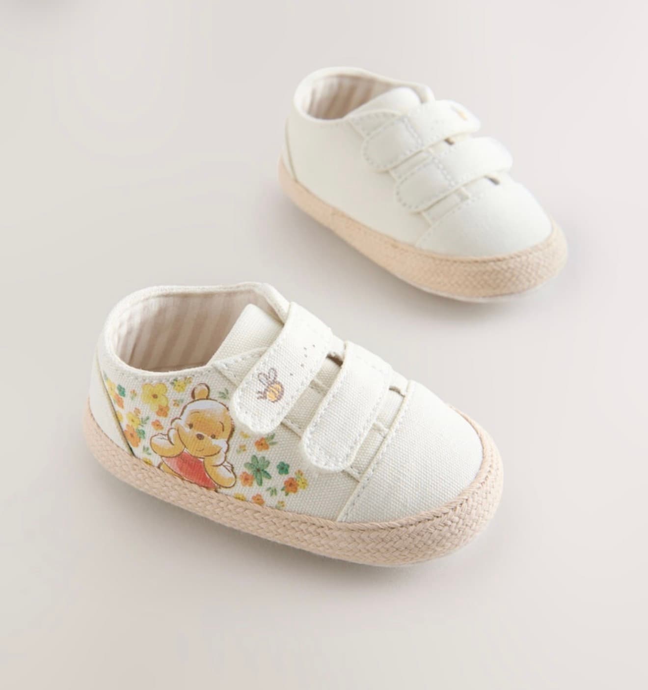 حذاء رياضي للبيبي بتصميم شخصية Winnie The Pooh 