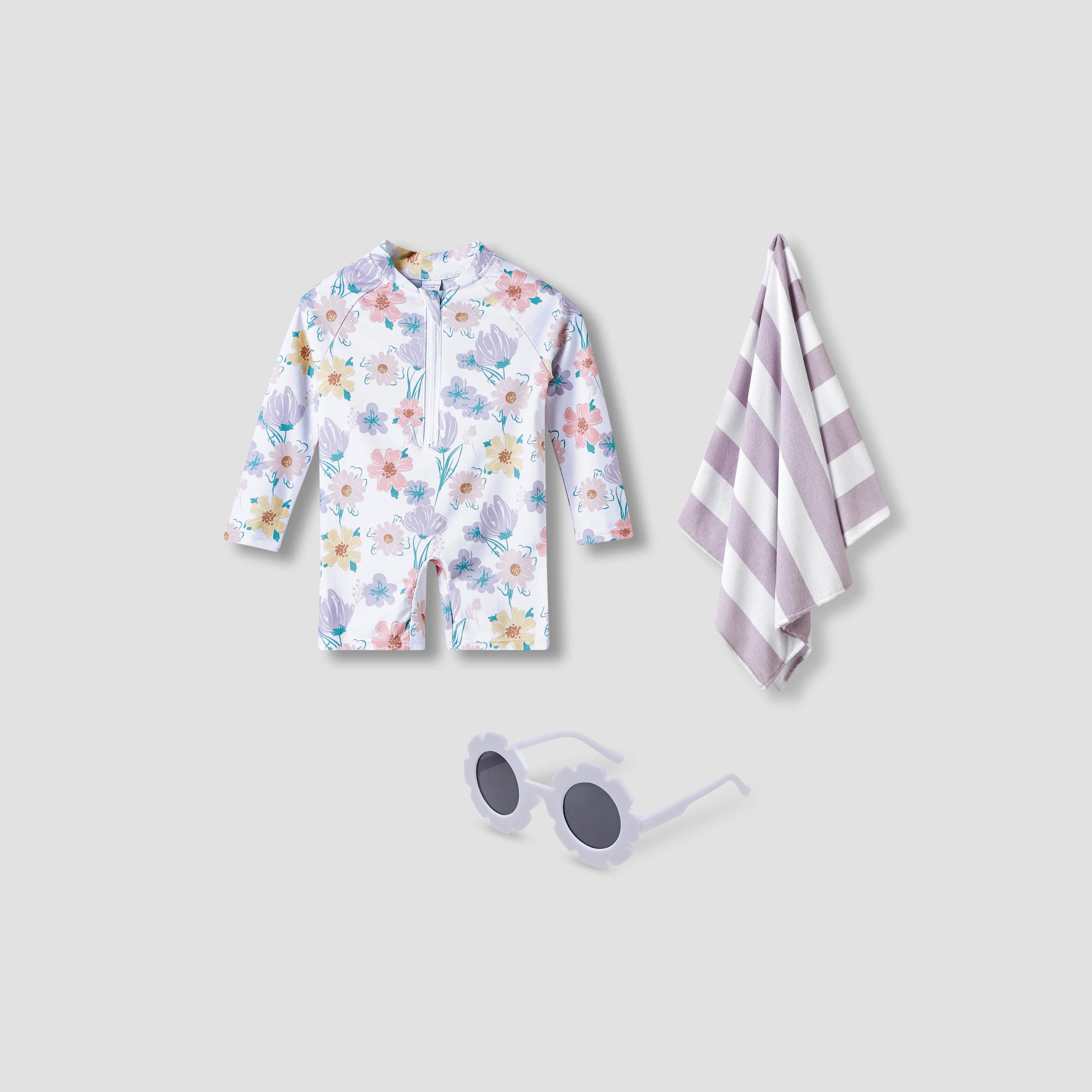  بدلة سباحة بطبعات زهور مع منشفة ونظارة شمسية من جونيورز