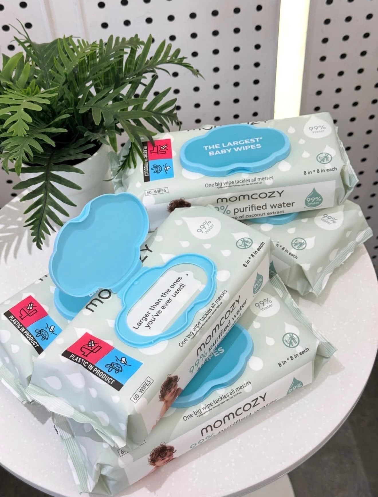 مناديل مبللة للأطفال momcozy wipes
