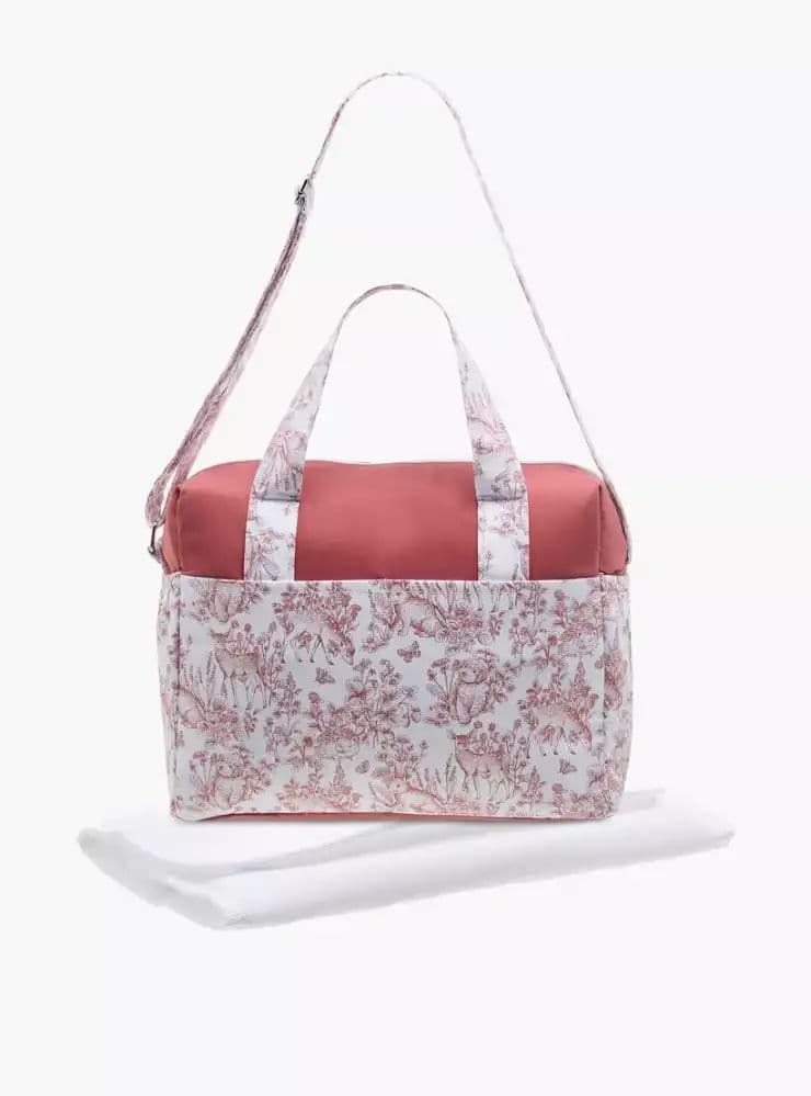 شنطة حفاضات بحزام قابل للتعديل وسحاب إغلاق وطبعات 