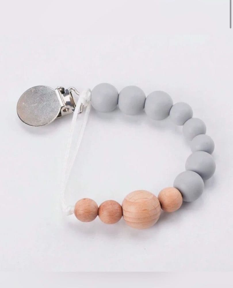 تعليقة  اللهاية المطاط (بدون اسم)