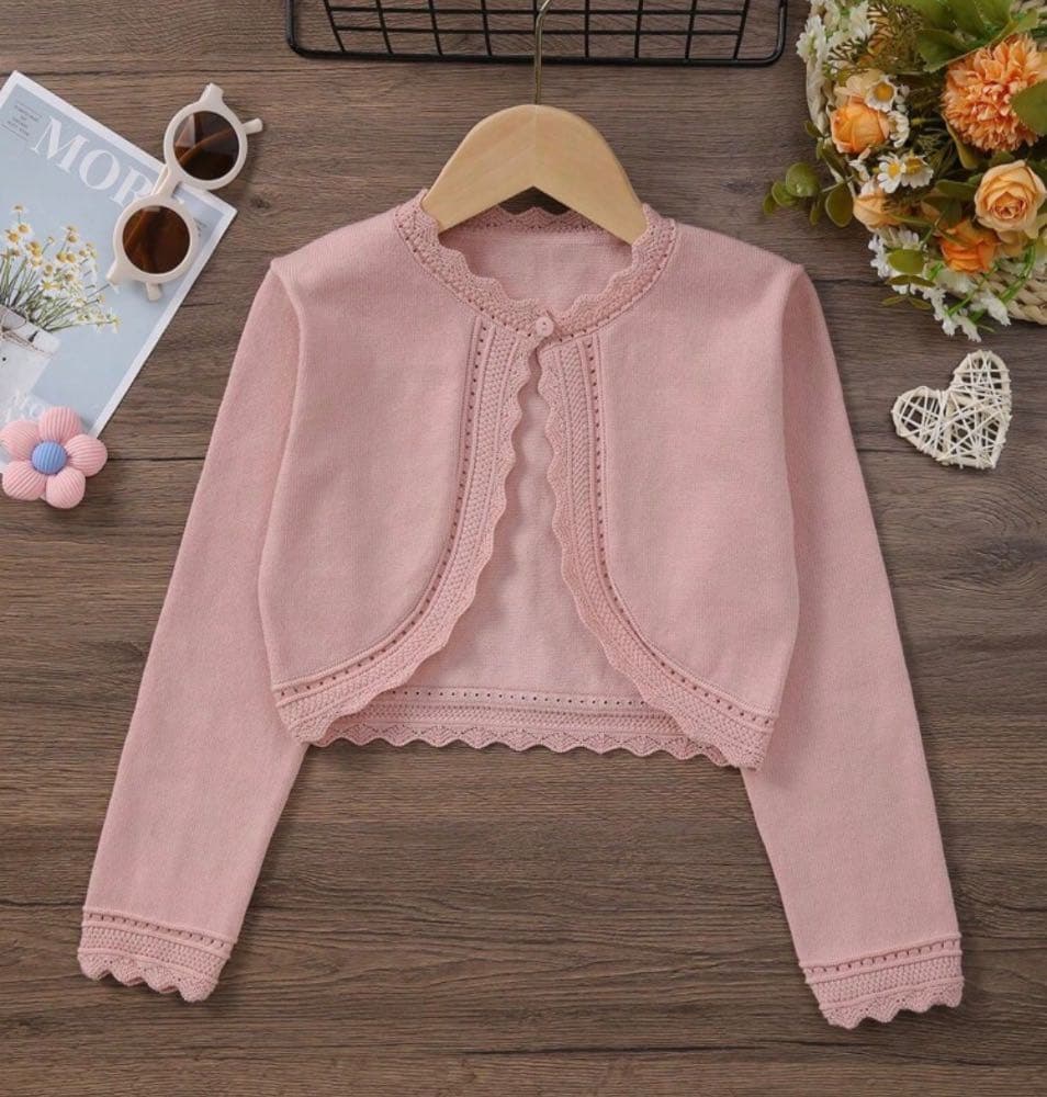 بلوفر طويل الأكمام باللون الأحادي ذو تفاصيل محفورة أنيق للفتيات الصغيرات، خريفي