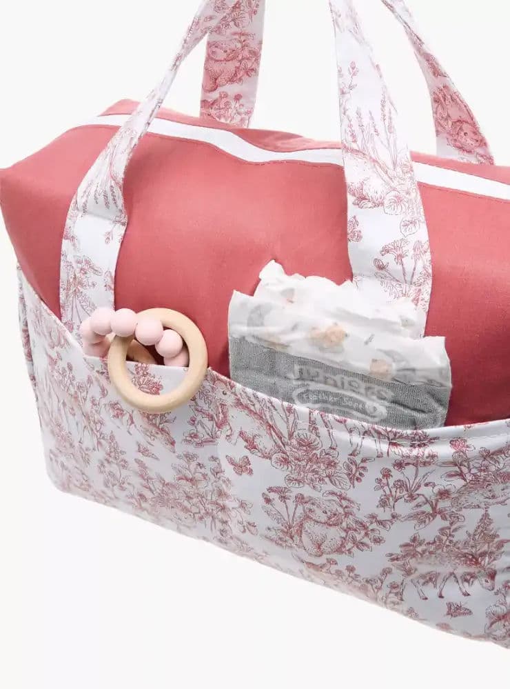 شنطة حفاضات بحزام قابل للتعديل وسحاب إغلاق وطبعات 