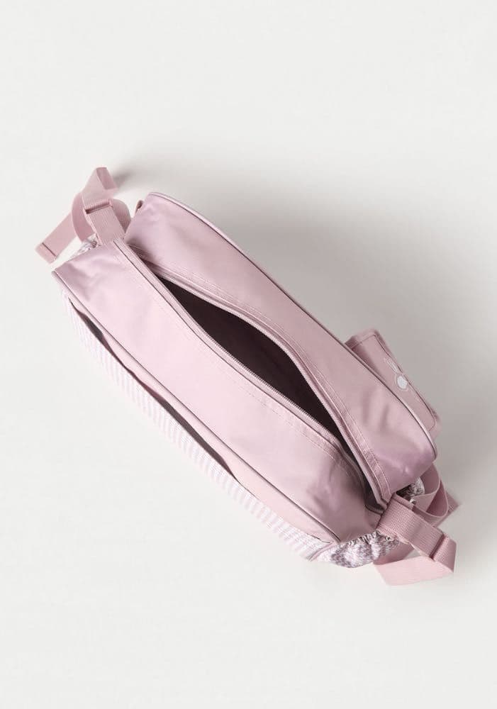 شنطة حفاضات مربعات بسحّاب إغلاق وحزام قابل للتعديل