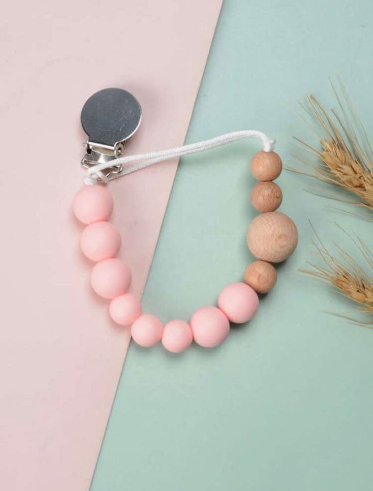 تعليقة  اللهاية المطاط (بدون اسم)