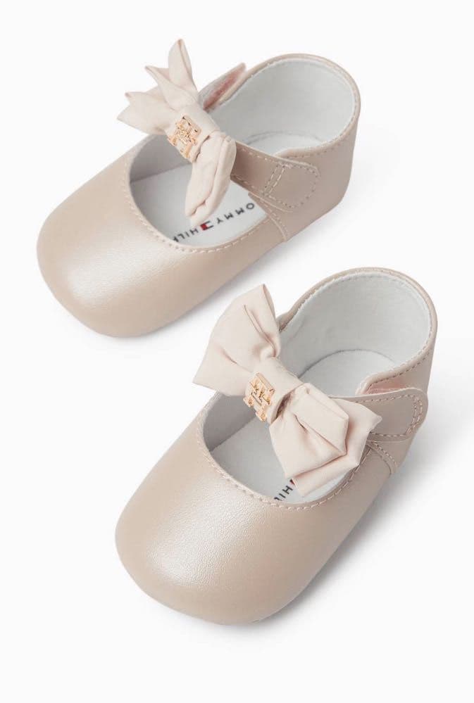  باليرينا رضيعات من تومي هيلفيغر