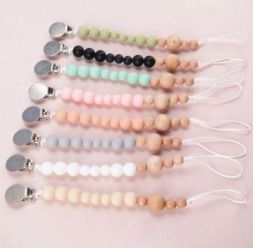 تعليقة  اللهاية المطاط (بدون اسم)