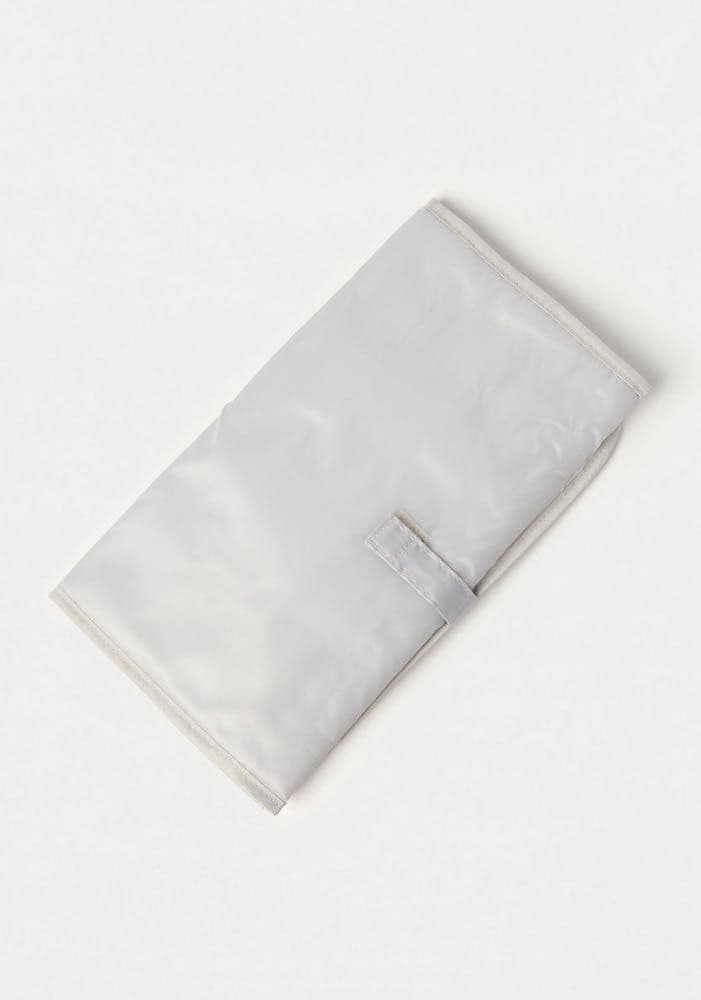 شنطة حفاضات مربعات بسحّاب إغلاق وحزام قابل للتعديل