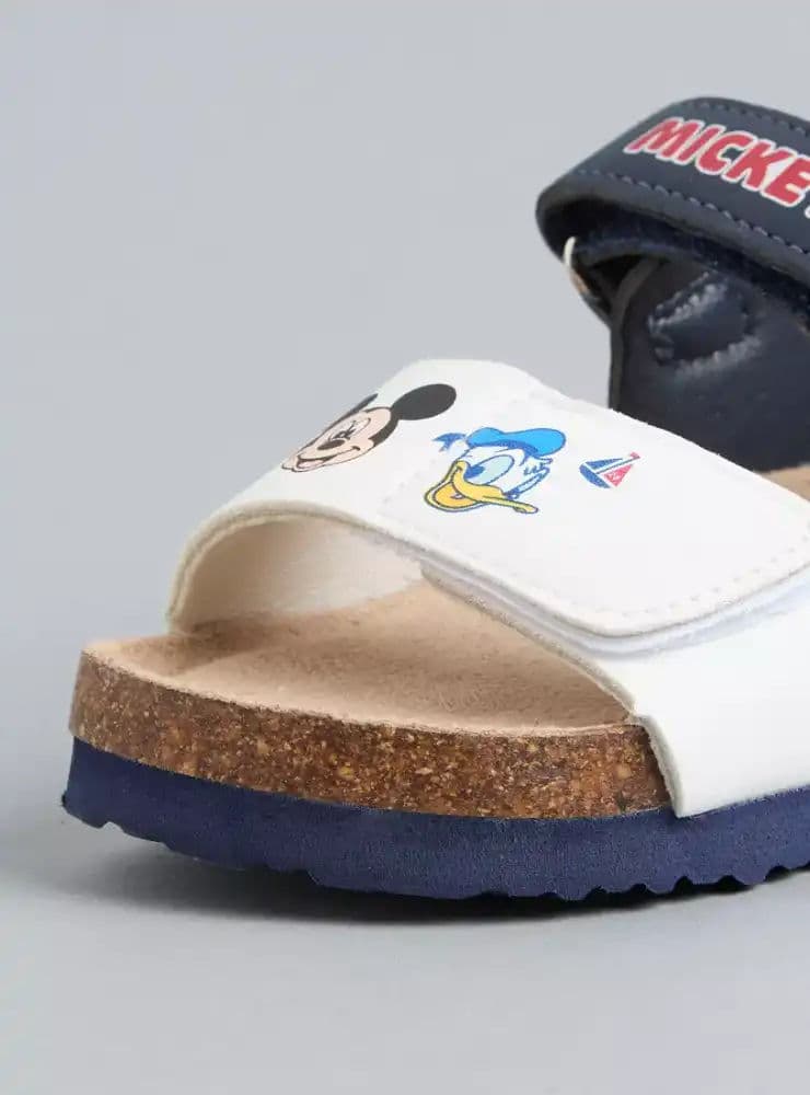صندل بشريط إغلاق لاصق وطبعات ميكي ماوس ودونالد داك