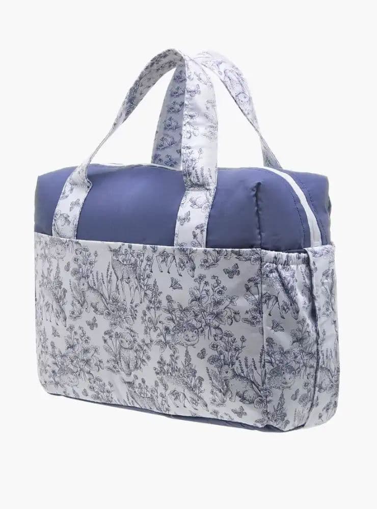 شنطة حفاضات بحزام قابل للتعديل وسحاب إغلاق وطبعات 