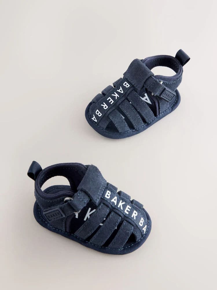 صندل مبطن بتصميم أحزمة 