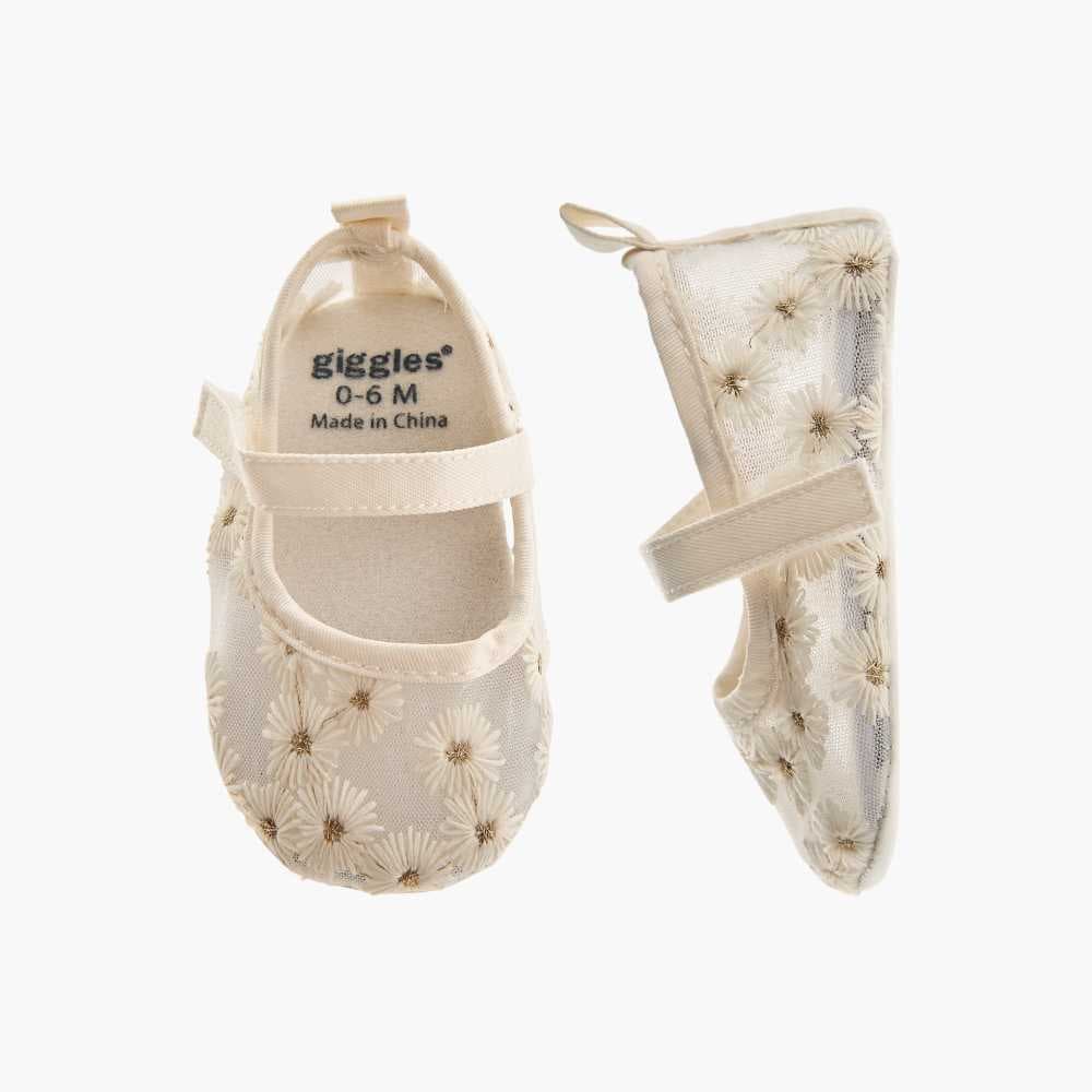 حذاء بتطريز أزهار وشريط إغلاق من جيجلز